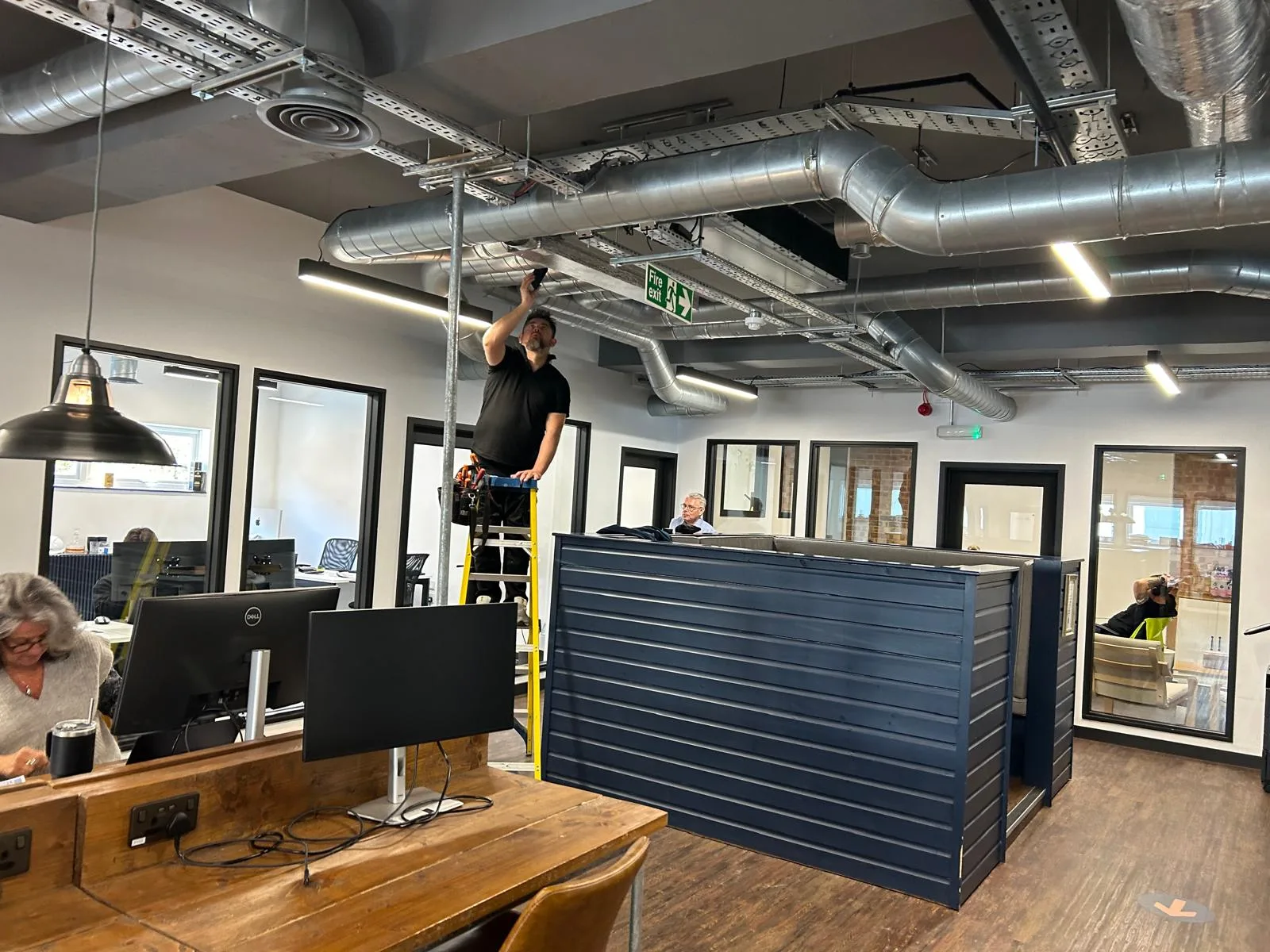 UK HVAC engineer installing air conditioning